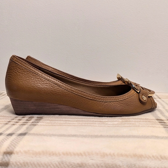 Tory Burch Amanda Demi Wedge Tumbled Leather Royal Tan Women's Size 6.5 - Picture 4 of 16